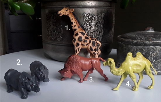 Wilde speelgoeddieren - giraffe -neushoorn - bison - kameel - wilde dieren - savanne - 0