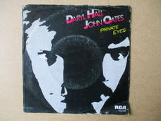 s2461 daryl hall / john oates - private eyes