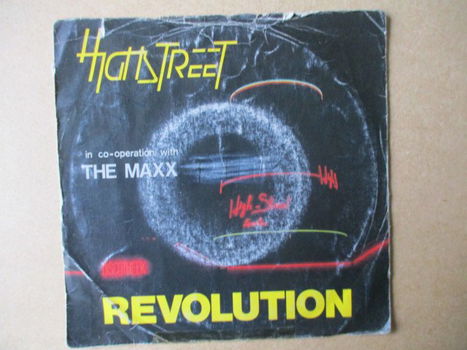 s2557 highstreet - revolution - 0