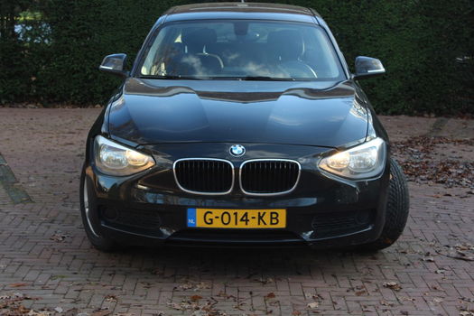 BMW 1-Serie 114I 75KW 5-DR 2013 Zwart- ALS NIEUW! - 1