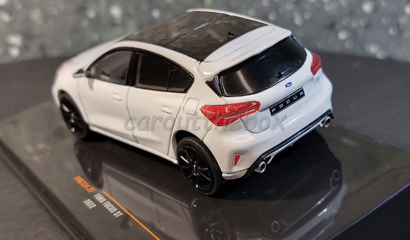 Ford Focus ST 2022 wit 1:43 Ixo V1075 - 2