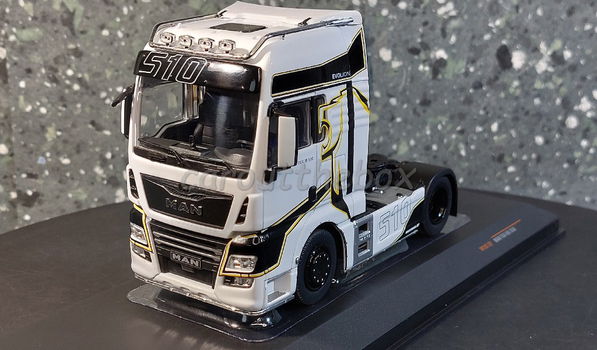 MAN TGX XXL D38 wit 1:43 Ixo V1084 - 1