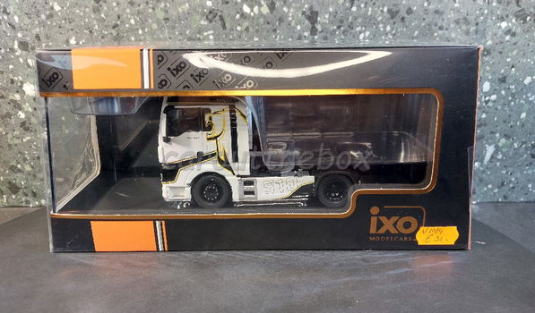 MAN TGX XXL D38 wit 1:43 Ixo V1084 - 3