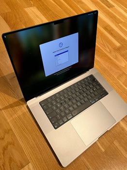 MacBook Pro 16 - 1