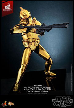 Hot Toys MMS735 Star Wars Clone Trooper Gold Chrome Version Exclusive - 3