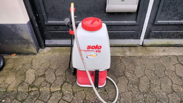 SOLO 416 Electrische rugspuit ( compleet en in goede staat ) - 0