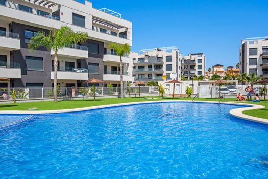 Uw eigen bijna nieuwe Appartement in ORIHUELA COSTA met garageplek en - 2