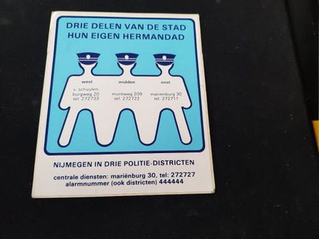 Sticker Nijmegen in drie politie-districten - 0