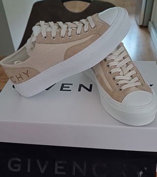 Givenchy City Low Sneakers Ecru. Maat 38 BE0048E253 150 Nieuw. - 0