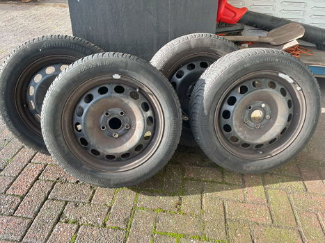 16 inch velgen met winterbanden - 0