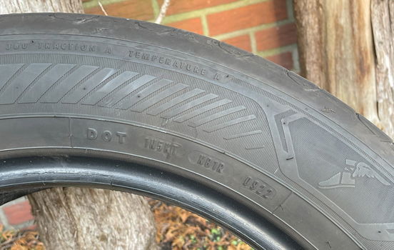 2st Goodyear Efficient Grip 2 SUV 215/60R17 96H - 1