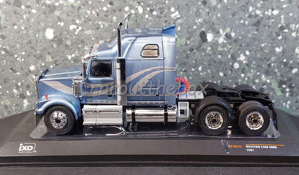 Western Star 4900 1997 blauw 1:43 Ixo V1090 - 0