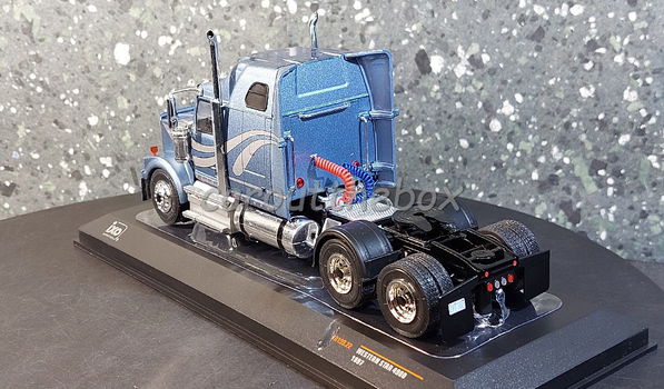 Western Star 4900 1997 blauw 1:43 Ixo V1090 - 2