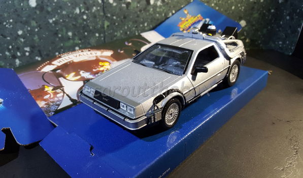 DeLorean Back to the future II 1:24 Welly W107 - 2