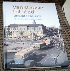 Van stadsie tot stad. Utrecht 1950 -19 75. Ton van den Berg.