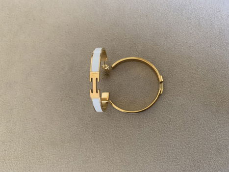 Wit met gouden letter hoop oorbellen hermes waterproof - 0