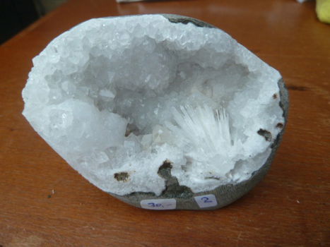 kleine geode met Scoleciet en kwarts (02) - 0