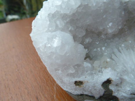 kleine geode met Scoleciet en kwarts (02) - 3