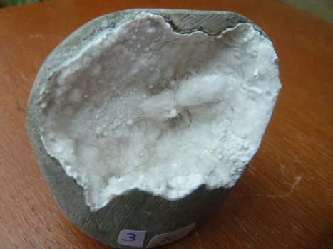 kleine geode met Scoleciet en kwarts (03) - 1