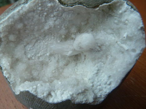 kleine geode met Scoleciet en kwarts (03) - 3