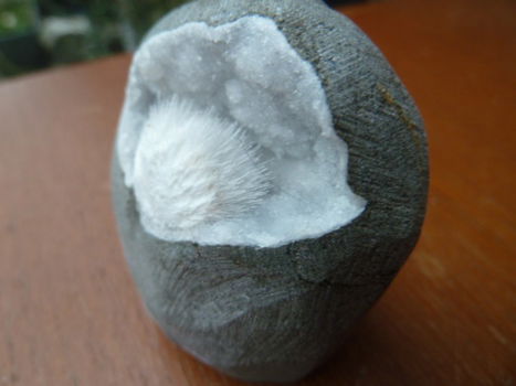 kleine geode met Scoleciet en kwarts (04) - 2