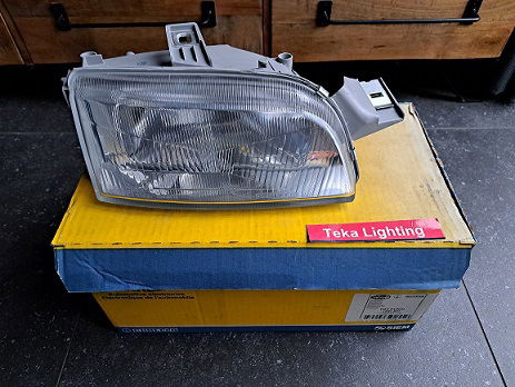 Fiat Punto I Hatchback (176) Koplamp Magneti Marelli LPD811 712397611129 Rechts - 0