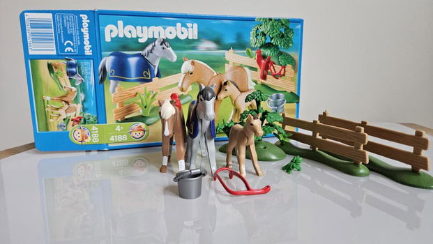 Playmobil 4188 (paardenfamilie) 4185, 4647(met dozen) - 5