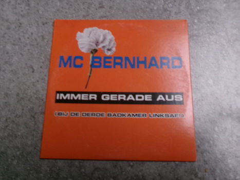 MC Bernhard – Immer Gerade Aus! (Bij De Derde Badkamer Linksaf!) - 0