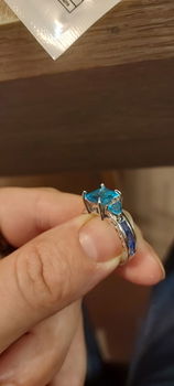 metalen ring met blauwe ingelegde steen ring maat is USA 6 - 0