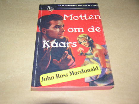 Motten om de Kaars -Ross Macdonald(UMC Real 88) - 0