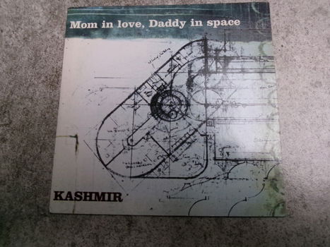 Kashmir : Mom In Love, Daddy In Space - 0