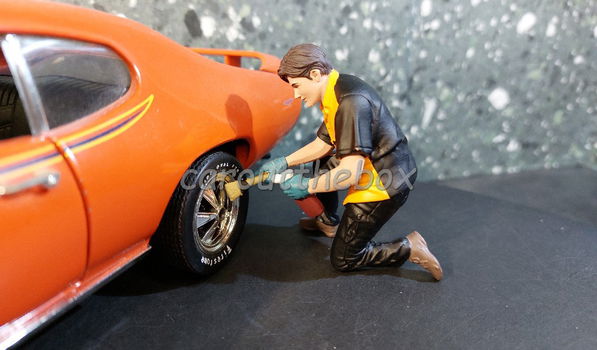 Diorama figuur Detail Masters - Wheel cleaning 1:18 Amer. diorama AD522 - 0