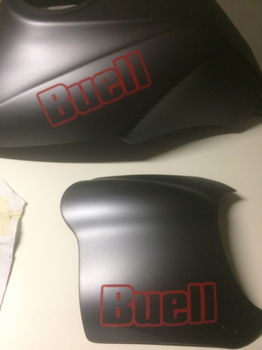 Buell tank-decals of ander doeleinde: rood (uitgesneden) mat zwart (massief) zilver (massief) - 0