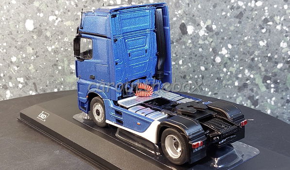 Mercedes-Benz Actros MP4 blauw 1:43 Ixo V1109 - 2