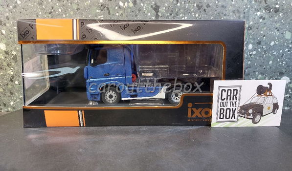 Mercedes-Benz Actros MP4 blauw 1:43 Ixo V1109 - 4