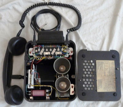 Telefoon Toestel, Tafel model, Nederlandse Krijgsmacht, MvO, type: Krone 1960, jaren'60.(Nr.5) - 7