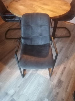 Eetkamer tafel rond met 4 stoelen - 1