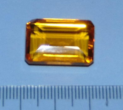 Citrien KV - emerald geslepen - 20x13,8mm - chip - 0