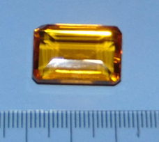 Citrien KV - emerald geslepen - 20x13,8mm - chip