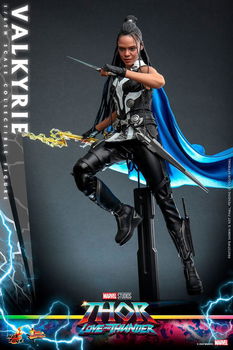 Hot Toys MMS673 Thor Love and Thunder Valkyrie - 1