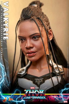 Hot Toys MMS673 Thor Love and Thunder Valkyrie - 4