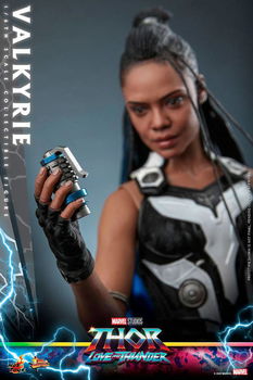 Hot Toys MMS673 Thor Love and Thunder Valkyrie - 6