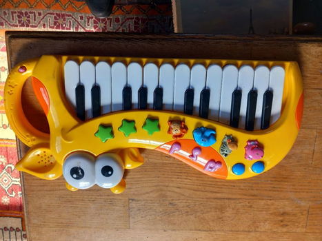 Kinderpiano / keyboard - volop geluid - van dieren - div. soorten muziek enz - 1