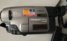 Sony Hi8 Handycam met Afstandsbediending,accu'slader,stroomadapter, hdmi adapter.enz.