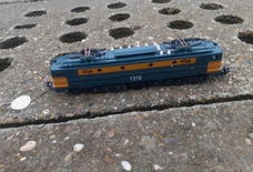 Lima 208030 ns locomotief 1310 met doos