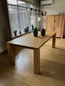 SCHITTERENDE EETTAFEL