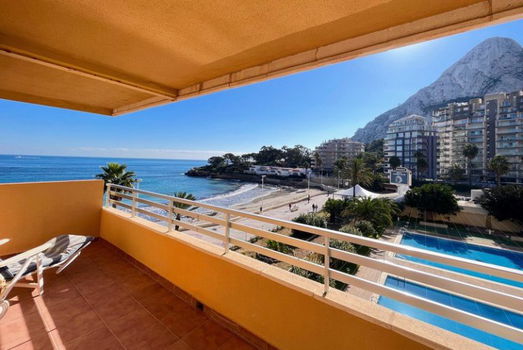 Uw eigen ruime Appartement in CALPE direct aan zee met parking en - 1