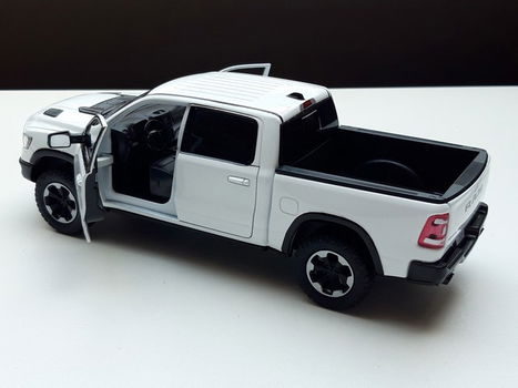 Schaalmodel Dodge Ram Crew Cab Rebel 2019 wit – Motormax 1:27 19cm lang - 3