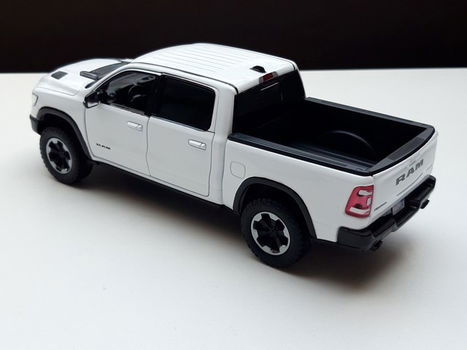 Schaalmodel Dodge Ram Crew Cab Rebel 2019 wit – Motormax 1:27 19cm lang - 7