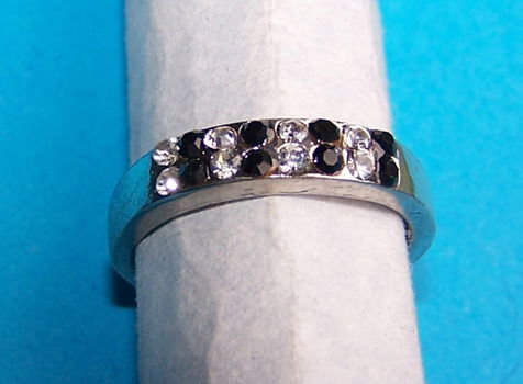 Zilveren ring met zwarte en blanke Swarovski - diverse maten - 0